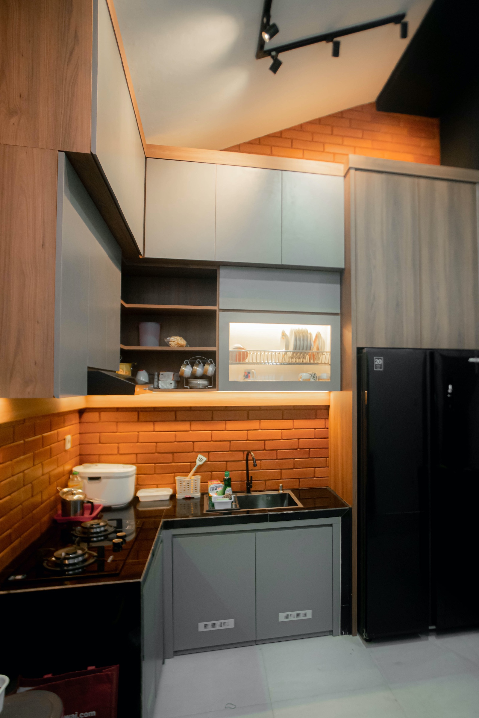 KITCHEN SET PERUM WIRADADI